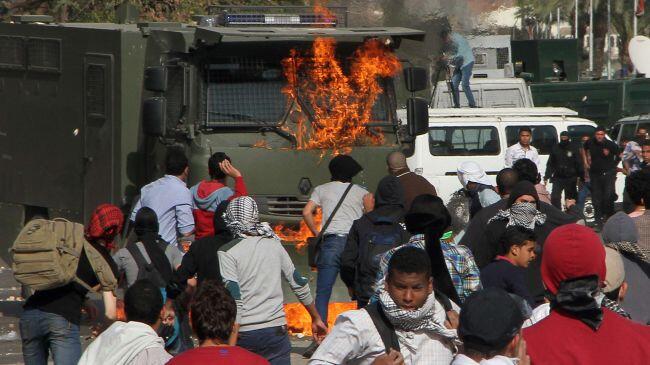 Kumpulan Foto Mencekam Bentrokan di Kairo,Antara Polisi dan Mahasiswa Pendukung Morsi