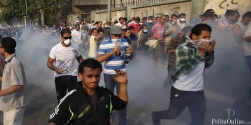 Kumpulan Foto Mencekam Bentrokan di Kairo,Antara Polisi dan Mahasiswa Pendukung Morsi