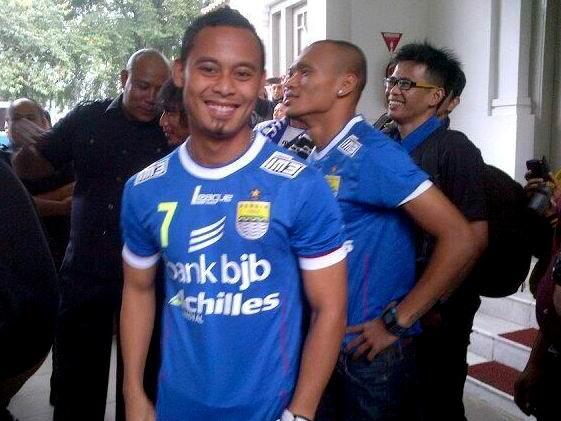 Pemain Sepak Bola Bernomor Punggung 7 Yang Di Puji-Puji &amp; Terkadang Di Hina