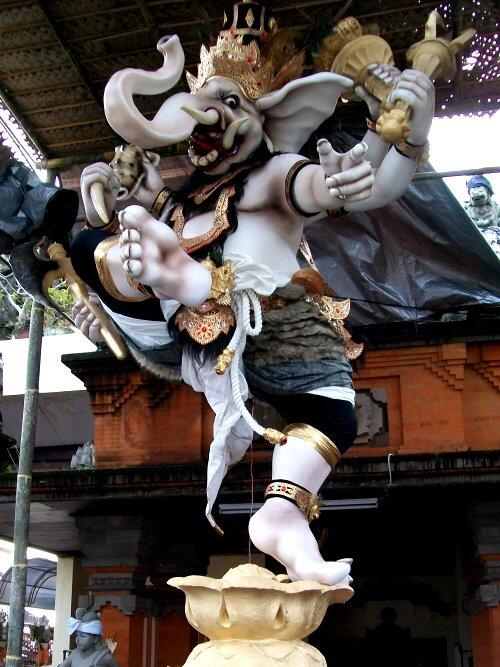 &#91;FULL PIC&#93; Jelang Nyepi, Warga Bali Arak Ogoh-ogoh Hari Ini - KEREN GAN !!!