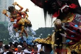 &#91;FULL PIC&#93; Jelang Nyepi, Warga Bali Arak Ogoh-ogoh Hari Ini - KEREN GAN !!!