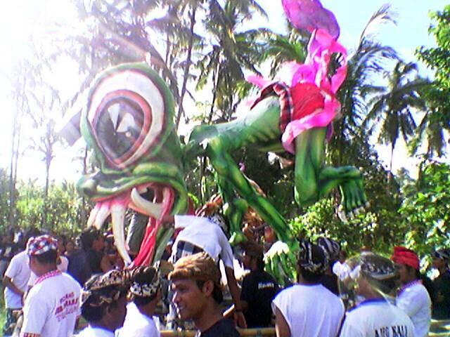 &#91;FULL PIC&#93; Jelang Nyepi, Warga Bali Arak Ogoh-ogoh Hari Ini - KEREN GAN !!!