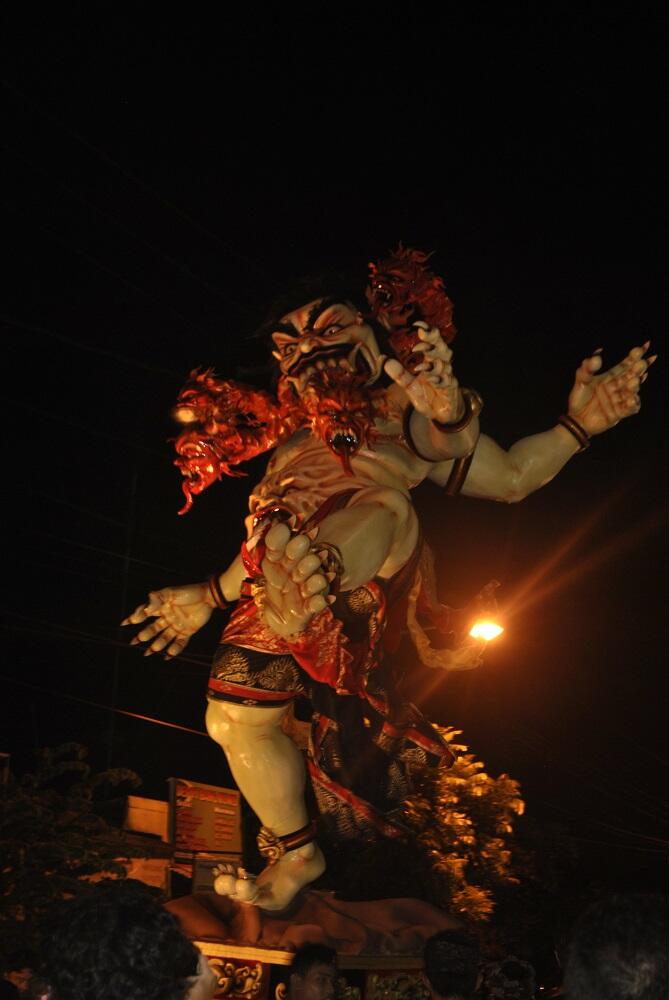 Serunya Pawai Ogoh Ogoh - Ngerupuk di BALI