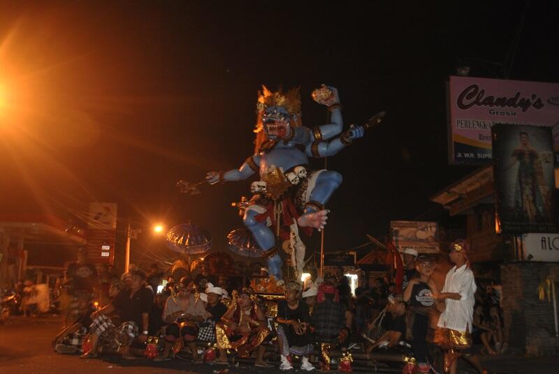 Serunya Pawai Ogoh Ogoh - Ngerupuk di BALI