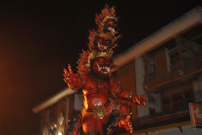 Serunya Pawai Ogoh Ogoh - Ngerupuk di BALI