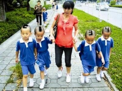 Cara Unik Membedakan si Kembar 4, Beri Nomor di Kepala