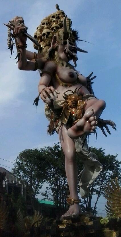 &#91;FULL PIC&#93; Jelang Nyepi, Warga Bali Arak Ogoh-ogoh Hari Ini - KEREN GAN !!!