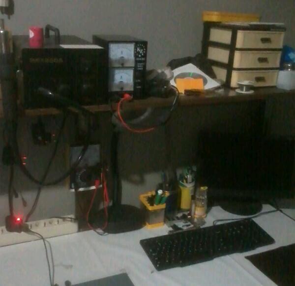 50 Contoh Desain Meja Service Handphone Terbaik