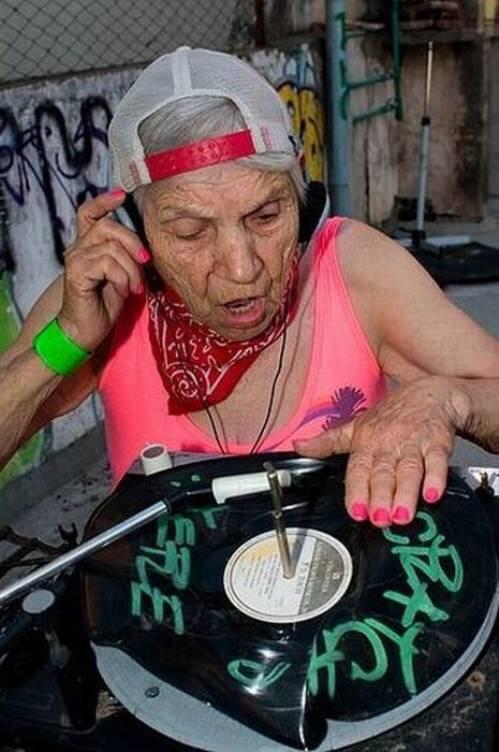 Foto-Foto Nenek Indonesia Paling Gokil Sejagad Gugel