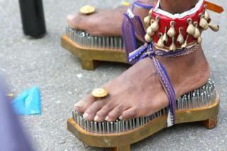 10 Desain Sandal Paling Unik dan Gila