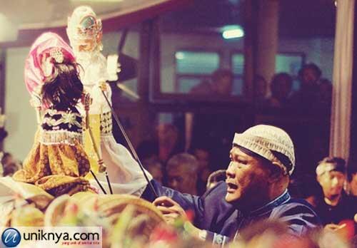 Mengenang Sosok Maestro Dalang Wayang Golek Jawa Barat H.Asep Sunandar Sunarya 