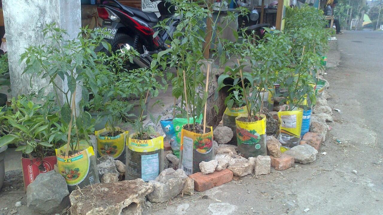 Barang-barang bekas yang masih bisa digunakan kembali