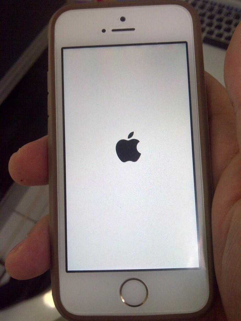 &#91;HELP&#93; sesepuh iphone tolong masuk (iphone ane ngehang)