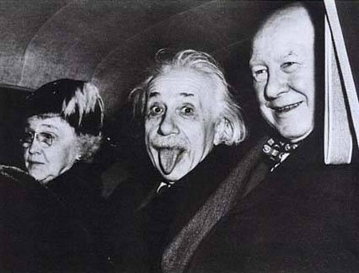 Cerita Di Balik Photo Einstein Yang Menjulurkan Lidahnya!