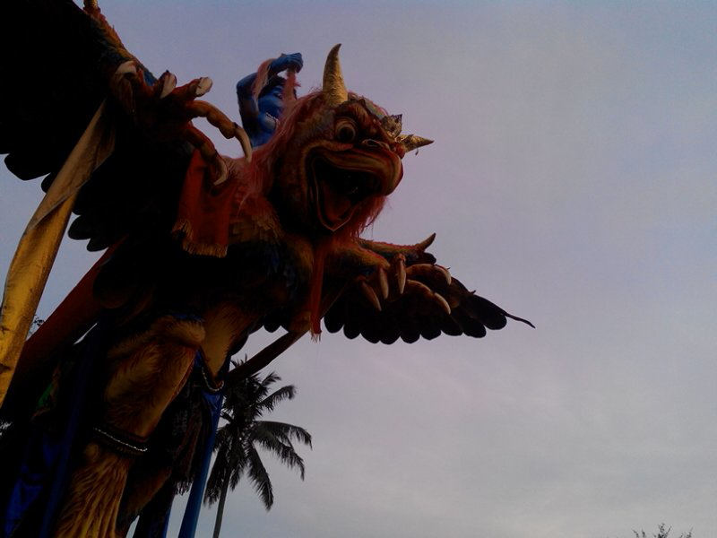 &#91;FULL PIC&#93; Jelang Nyepi, Warga Bali Arak Ogoh-ogoh Hari Ini - KEREN GAN !!!