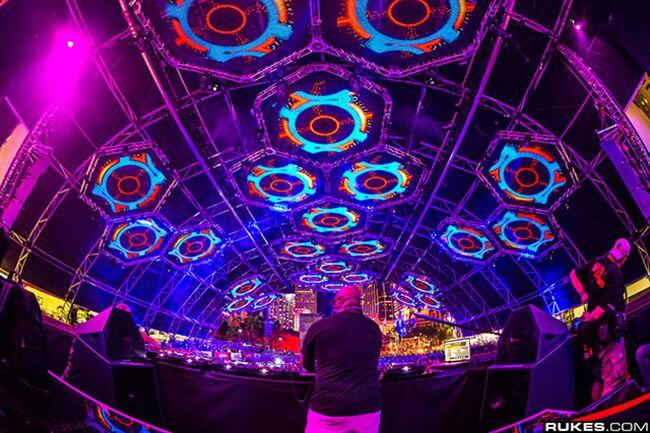 Desain Panggung Pertunjukan Yang Anti Mainstream - Future Stage Design