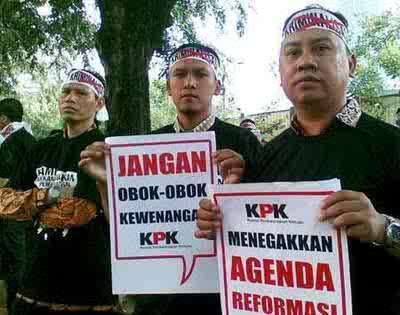 (Kawal terus!!) KPK tidak boleh dilemahkan oleh Koruptor yang akan turun panggung!