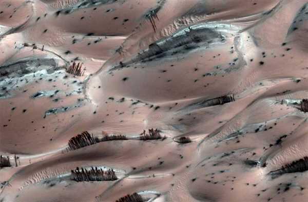 10 Pareidolia dan Ilusi Teraneh di Planet Mars