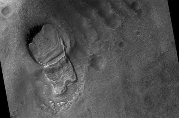 10 Pareidolia dan Ilusi Teraneh di Planet Mars