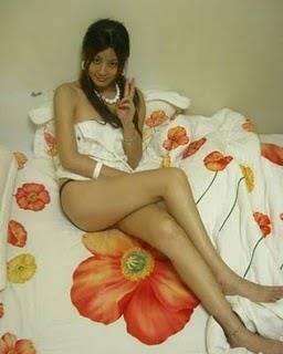 Antara Lahan yang Terbuka dan Rok Pembantu Terbuka