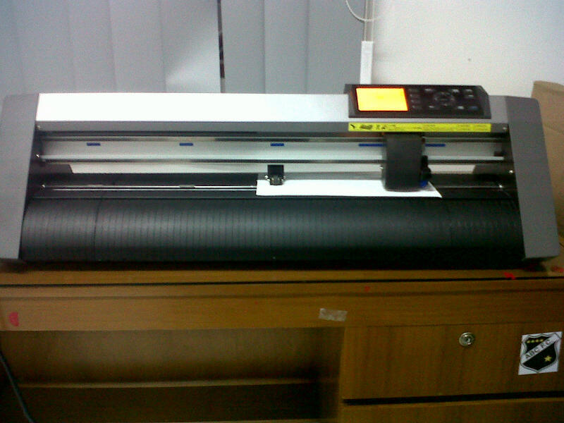 Mesin Cutting Plotter/Sticker Graphtec