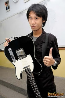 9 gitaris indonesia terbaik...yuk masuk...