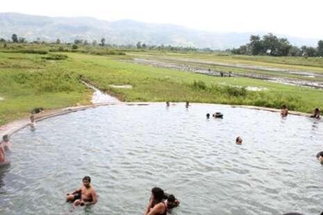 Aneh Tapi Nyata, Ada Pemandian Air Soda Alami di Sumut