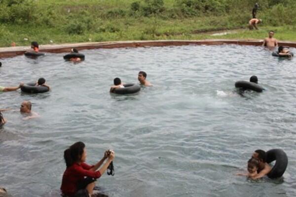 Aneh Tapi Nyata, Ada Pemandian Air Soda Alami di Sumut