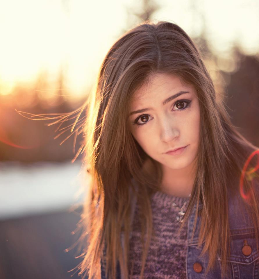 Siapa yang tak kenal Chrissy Costanza "Vokalis" band Against the Current !!