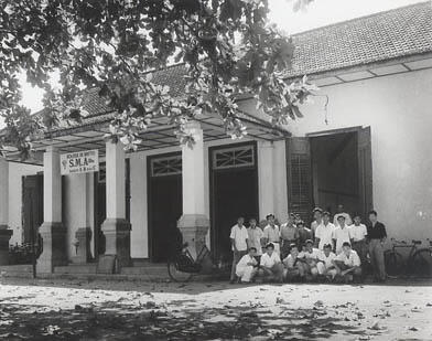 Kolese De Britto &#91;manuk manuk monggo, ayo masuk sini&#93;