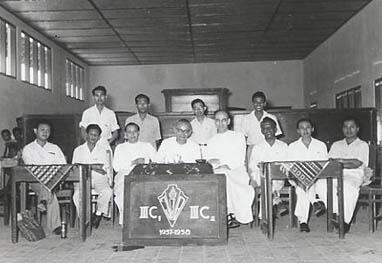 Kolese De Britto &#91;manuk manuk monggo, ayo masuk sini&#93;