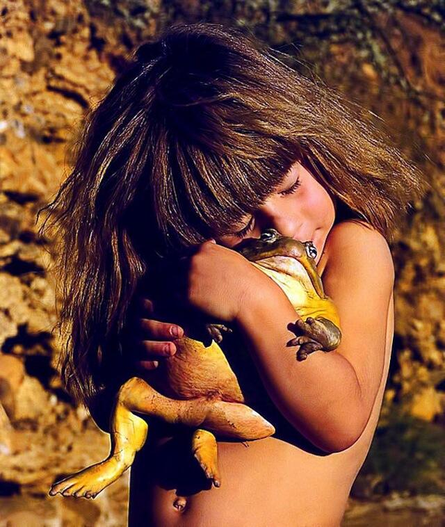 Anak Kecil Ini Hidup di Alam Liar Seperti Tarzan