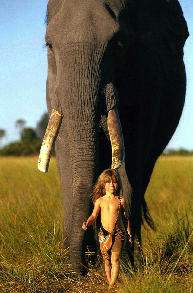 Anak Kecil Ini Hidup di Alam Liar Seperti Tarzan