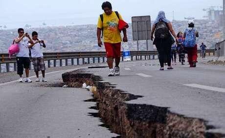 Melihat Dahsyatnya Gempa Chile: Jalan Terbelah hingga Kapal Terhempas
