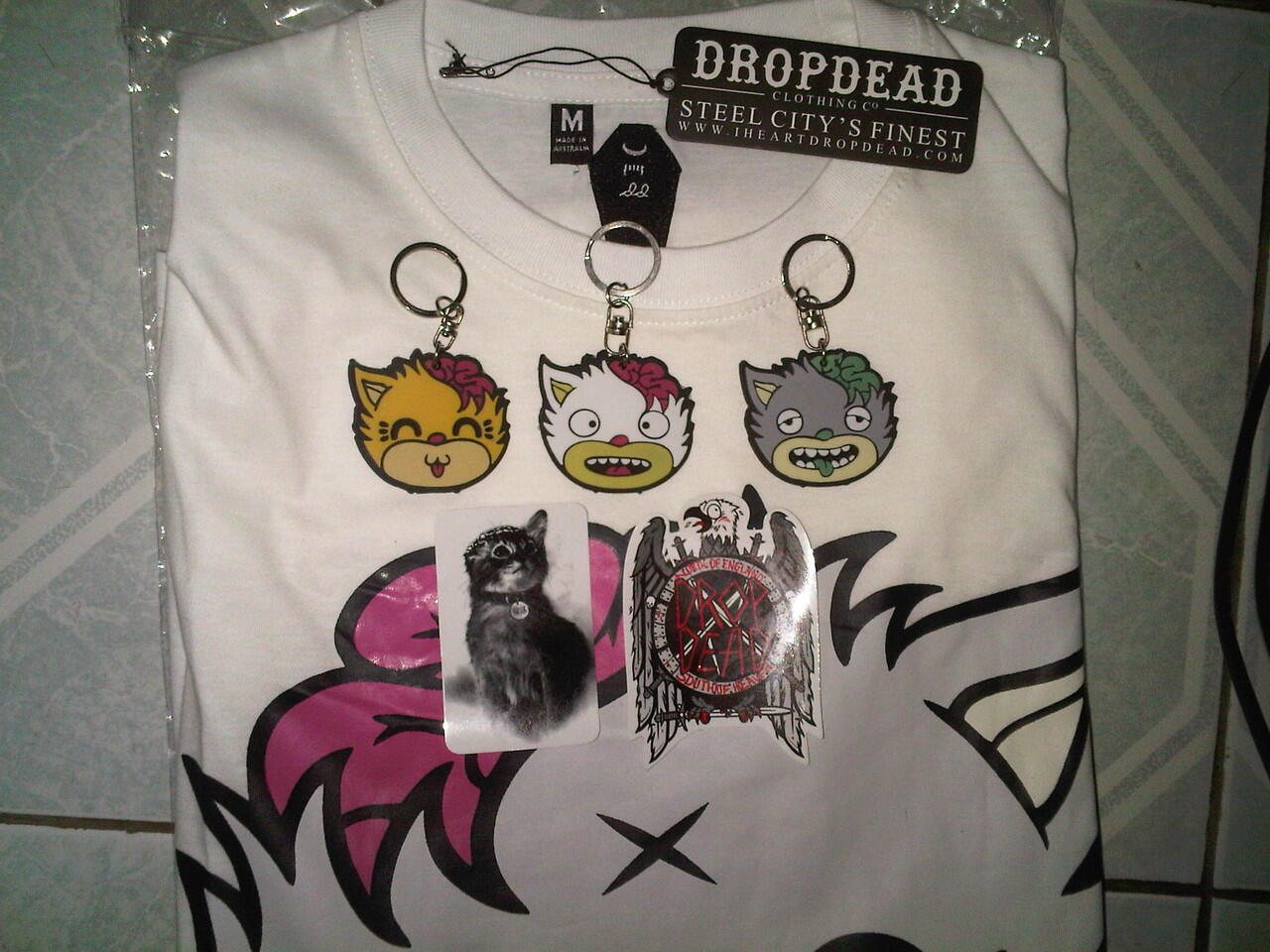 Kaos Drop dead,vans,rebel8,mishka,famous,supreme,macbeth,dc,hurley,thrasher..