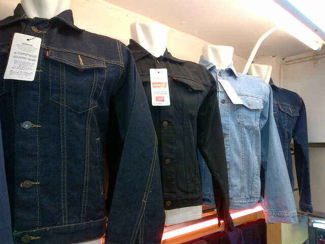 Cari Celana jeans Levis  Wrangler Lois  Dll Jaket  hodie 