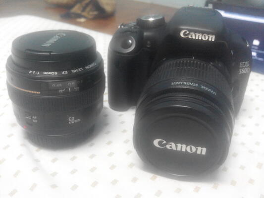 Canon 550D | Lensa 18-55 IS | Lensa Fix 50mm 1.4