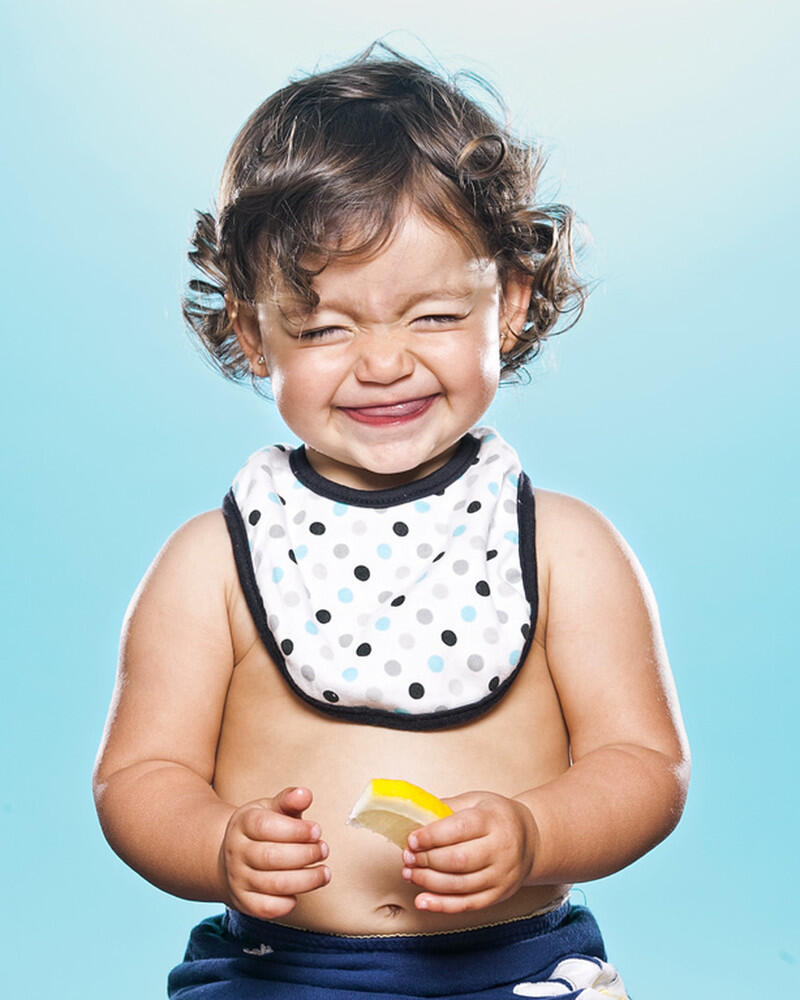 Bayi dan Sepotong Lemon, Oh Lucunya ! ( Berharap Repost dan bisa jadi HT )