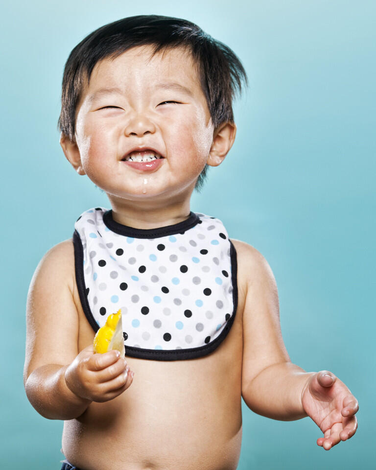 Bayi dan Sepotong Lemon, Oh Lucunya ! ( Berharap Repost dan bisa jadi HT )