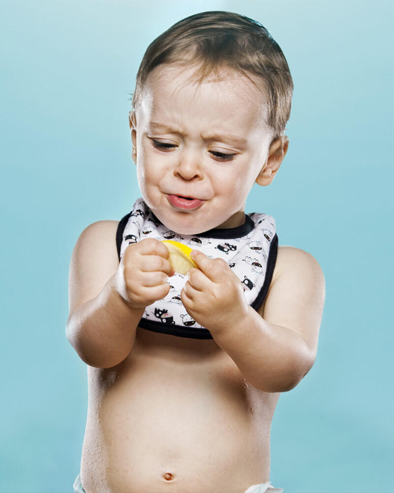 Bayi dan Sepotong Lemon, Oh Lucunya ! ( Berharap Repost dan bisa jadi HT )