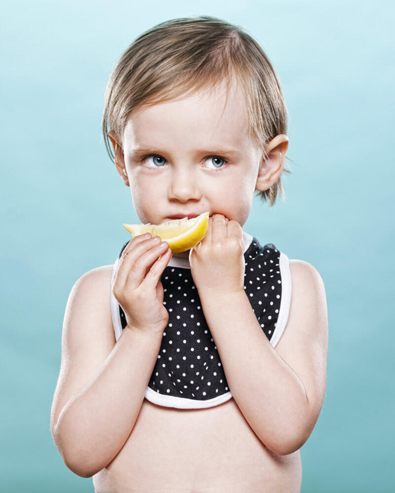 Bayi dan Sepotong Lemon, Oh Lucunya ! ( Berharap Repost dan bisa jadi HT )