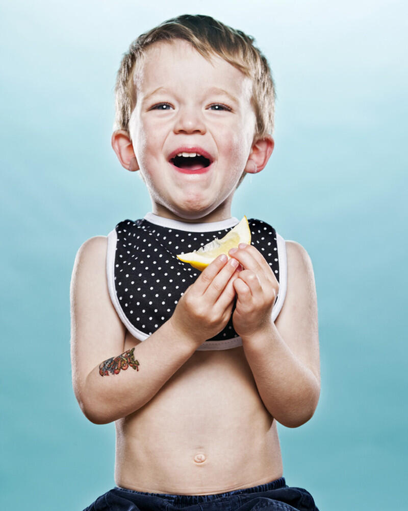 Bayi dan Sepotong Lemon, Oh Lucunya ! ( Berharap Repost dan bisa jadi HT )