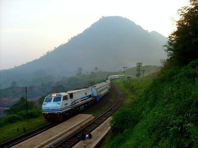 Pemandangan Indah Stasiun Lebak Jero , Garut | KASKUS