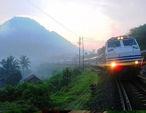 Pemandangan Indah Stasiun Lebak Jero , Garut
