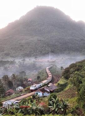 Pemandangan Indah Stasiun Lebak Jero , Garut