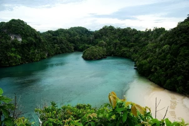 7 Tempat Wisata Pantai Paling Indah, Unik dan Eksotis di Indonesia
