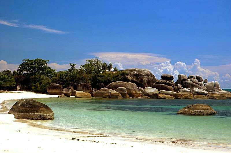 7 Tempat Wisata Pantai Paling Indah, Unik dan Eksotis di Indonesia