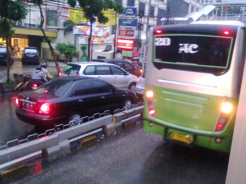 Foto Parahnya Pelayanan KOPAJA di JAKARTA... Cekibbrrroooottt gan!!!!