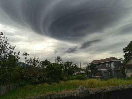 Ada Awan Unik di Padang Panjang