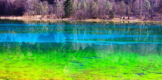 6 Fenomena alam menakjubkan ini memiliki warna seperti pelangi